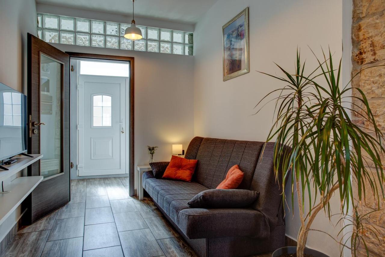 Apartment Laura With Terrace Vodnjan Exteriör bild